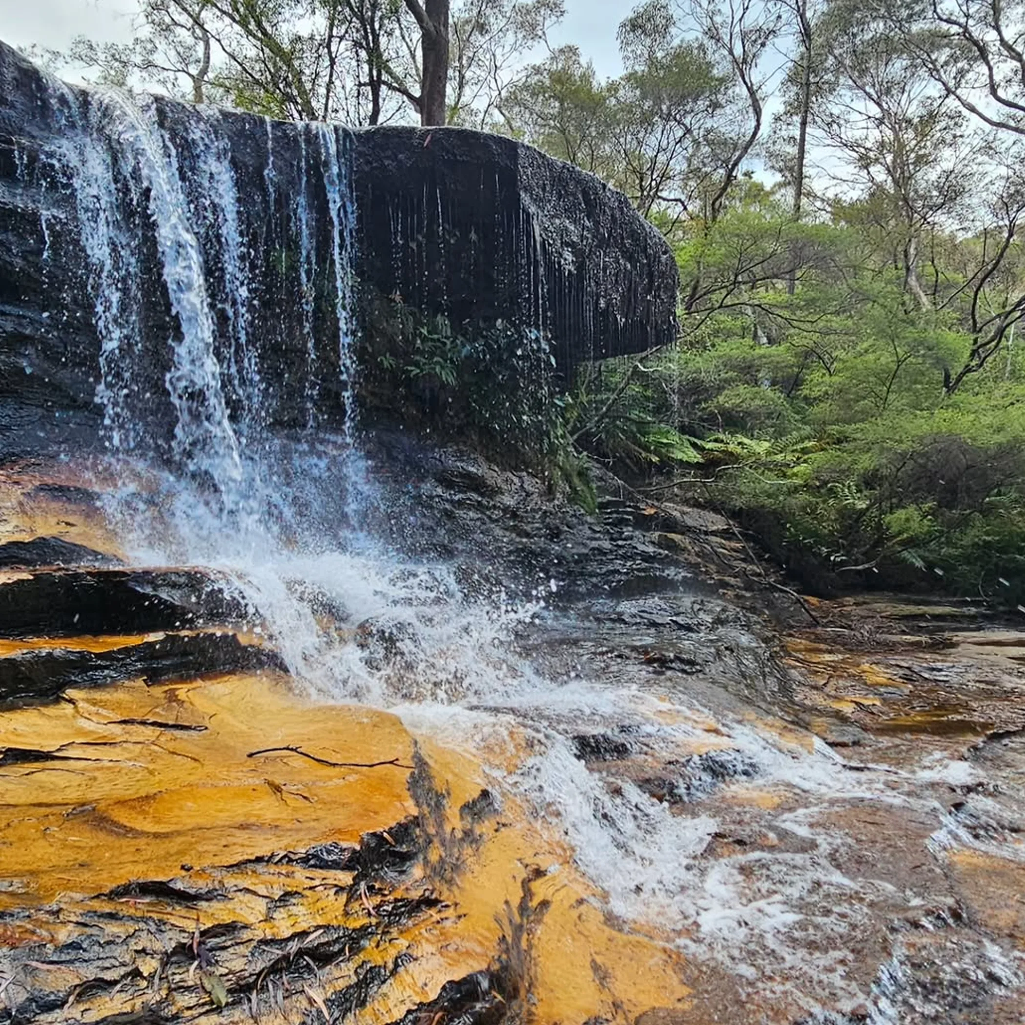 clear photograph of a waterfall